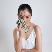 Cargar imagen en el visor de la galería, GLAM. Funda personalizada de cuero para iPhone - Dore/Dorado