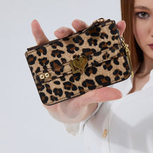 Cargar imagen en el visor de la galería, UMBI Monedero Mini de Cuero Personalizado - LEOPARDO
