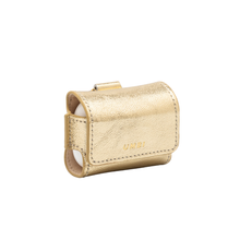 Cargar imagen en el visor de la galería, UMBI Funda AirPods Personalizada – Cuero DORADO
