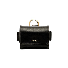 Cargar imagen en el visor de la galería, UMBI Funda AirPods Personalizada – Cuero NEGRO

