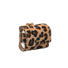 Cargar imagen en el visor de la galería, UMBI Funda AirPods Personalizada – LEOPARDO
