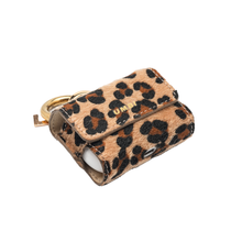 Cargar imagen en el visor de la galería, UMBI Funda AirPods Personalizada – LEOPARDO
