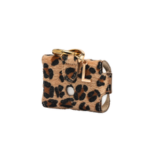 Cargar imagen en el visor de la galería, UMBI Funda AirPods Personalizada – LEOPARDO
